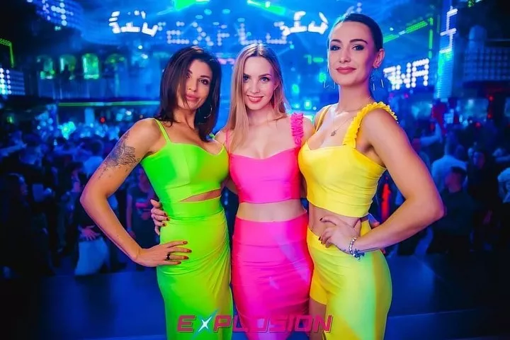 Śliczne artystki zespołu Top Girls w skąpych strojach! Gwiazdy disco polo kuszą ciałem! Wyglądają jak boginie?! 